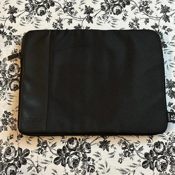 2/$18 Wacom Intuos Soft Laptop/ Tablet Case - Picture 1 of 6